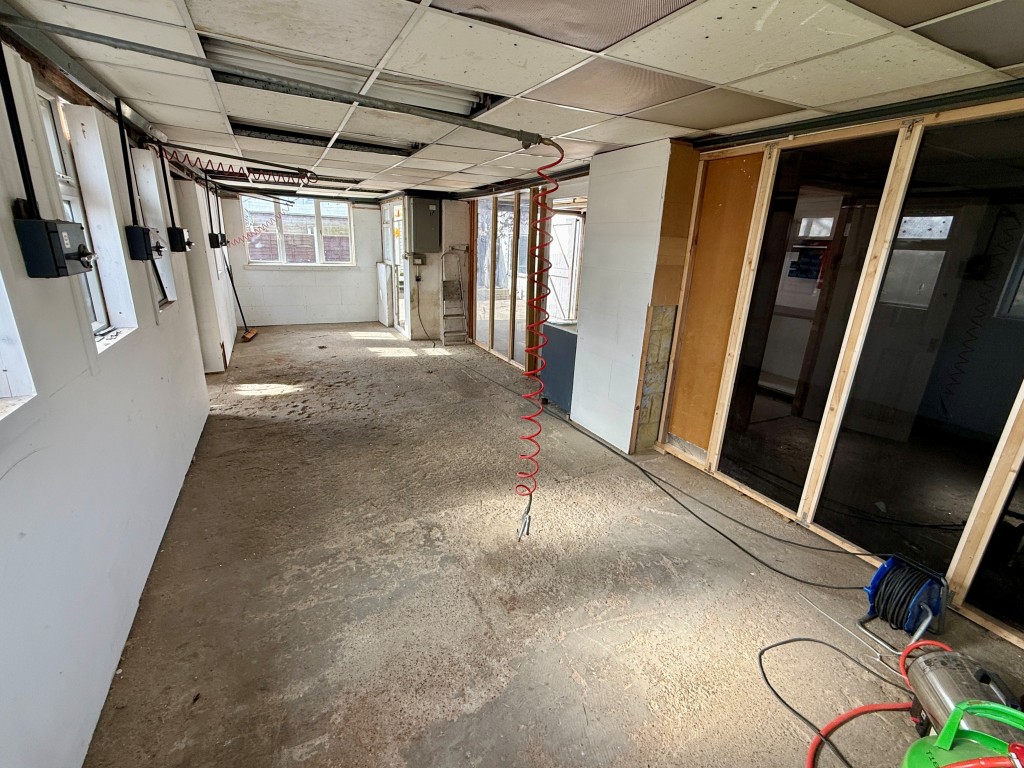 Lot: 75 - FREEHOLD SITE WITH WORKSHOP, OFFICE, HARDSTANDING AND PARKING - Workshop area two